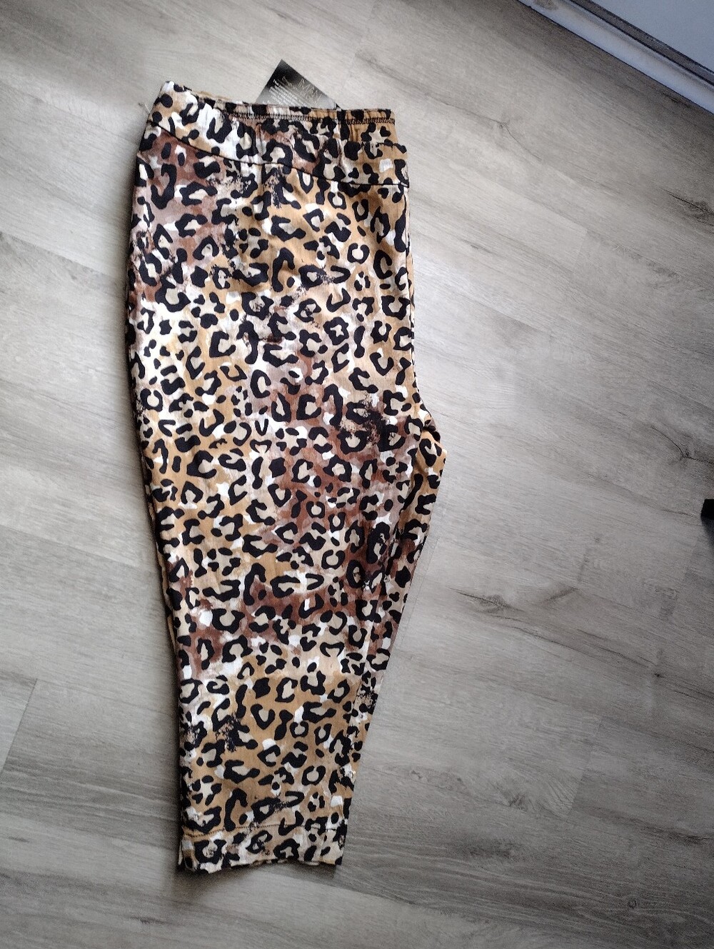 IMAN Global Chic Leopard Print Capris 3X Petite Nwt